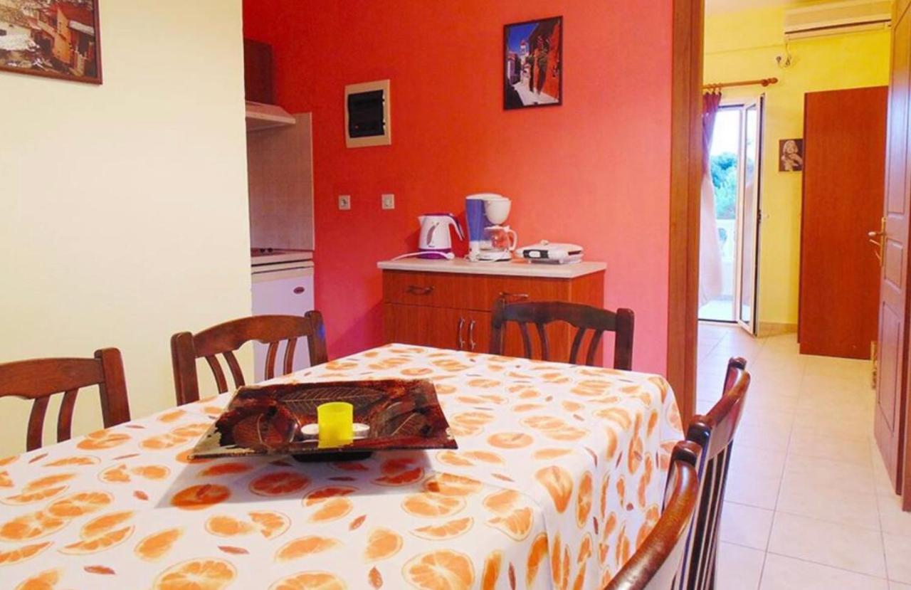 Stefanias Appartments Agios Matthaios  Exterior photo