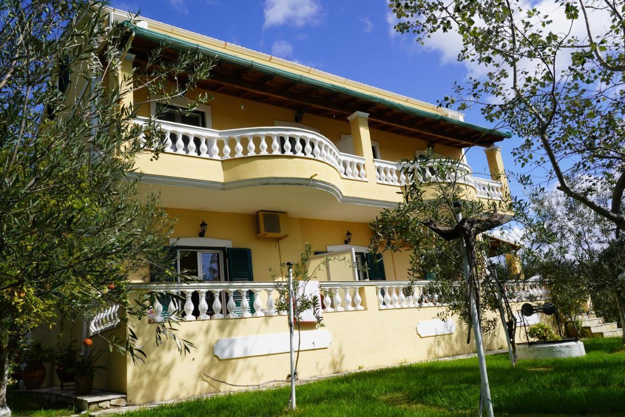 Stefanias Appartments Agios Matthaios  Exterior photo