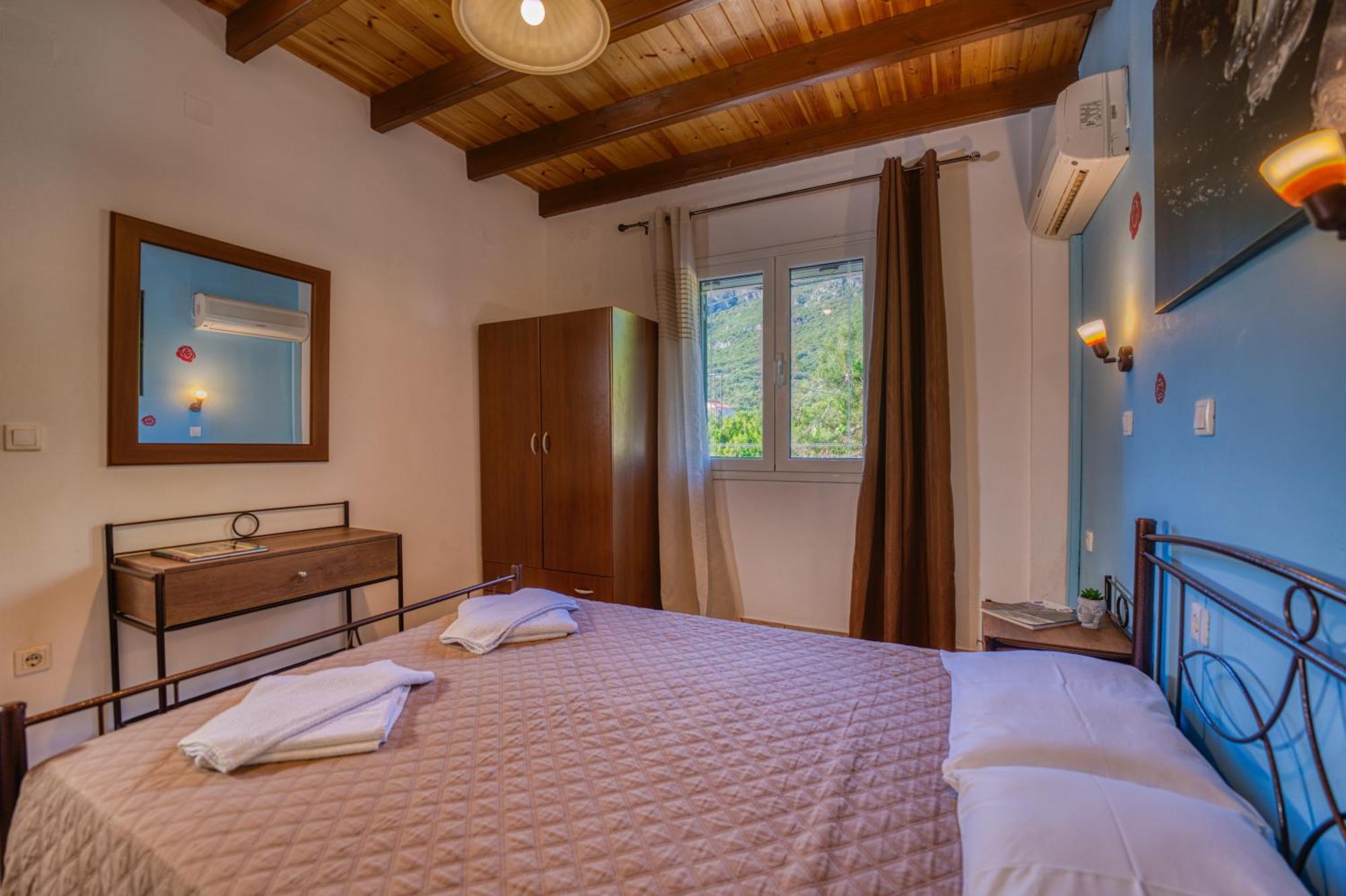 Stefanias Appartments Agios Matthaios  Exterior photo